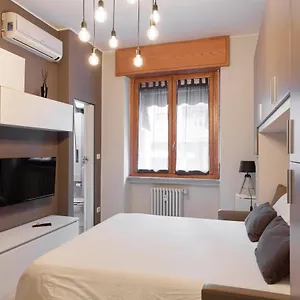 Appartement The Studio - Centrale Via Zuretti, Milan